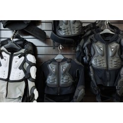 Jak dobrać pierwszy strój motocyklowy?