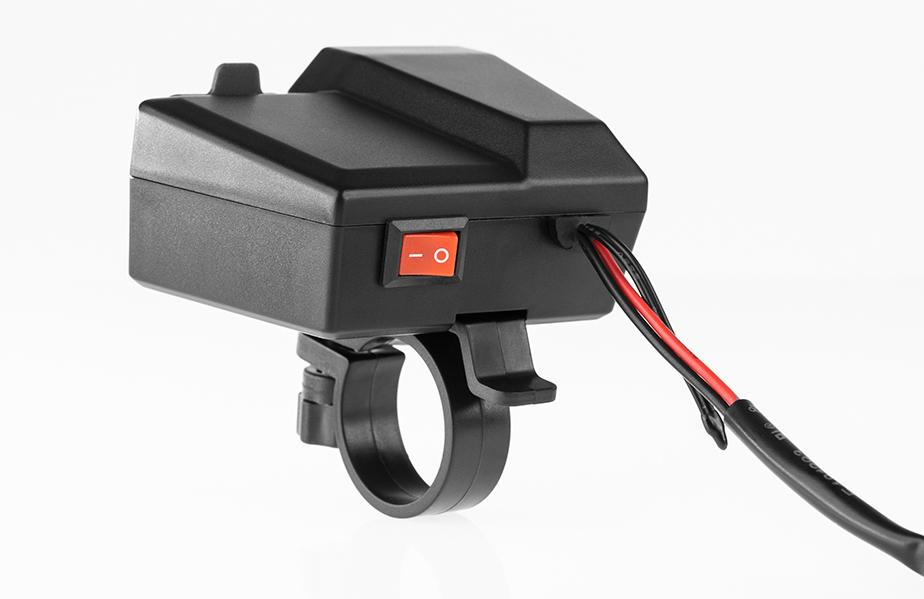 Gniazdo motocyklowe z wyświetlaczem - USB QC