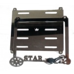 Metalowa ramka tablicy rejestracyjnej.