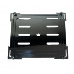 Metalowa ramka tablicy rejestracyjnej.