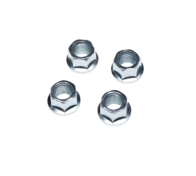 Nakrętki szpilki cylindra do skuterów 4T / GY6 / 139QMB