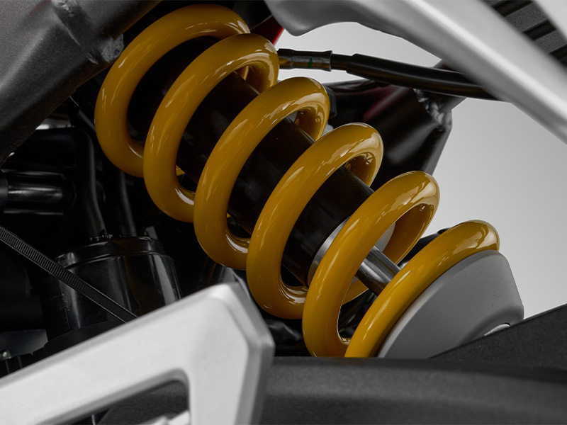 QJMotor SRK800 - Mocny Naked