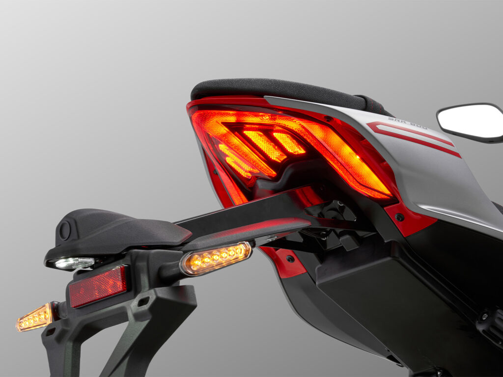 QJMotor SRK800 - Mocny Naked