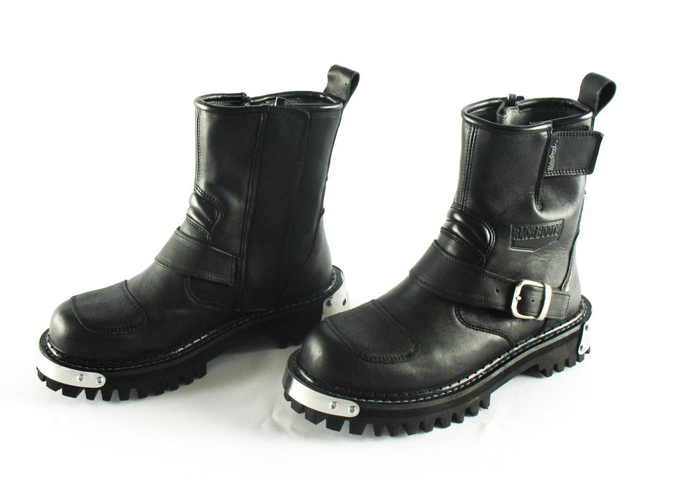 Skórzane buty z okuciami