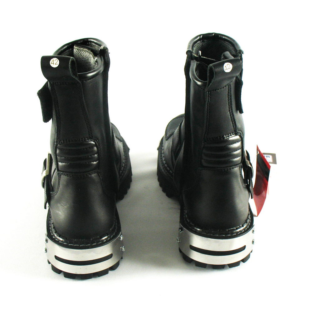 Skórzane buty z okuciami